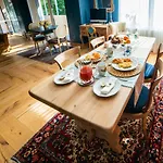 The Lion's Den Отель типа 