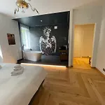 The Lion's Den Отель типа 
