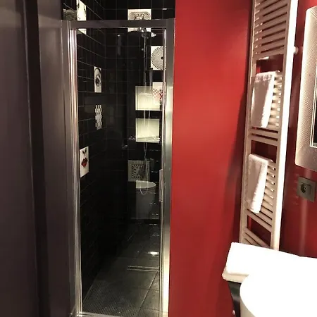 The Lion's Den 3* Trieste