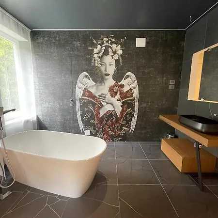 The Lion's Den 3* Trieste