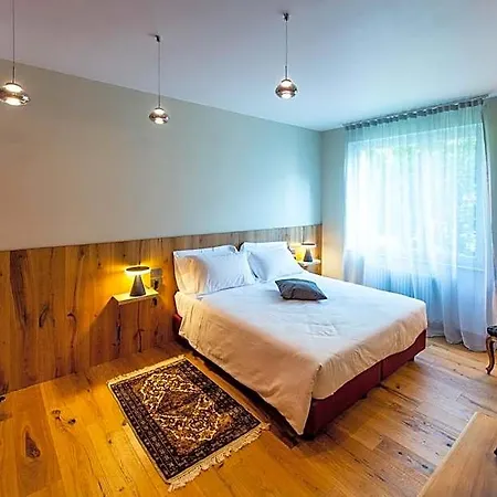 The Lion's Den 3* Triest