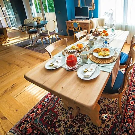The Lion's Den Bed & Breakfast 3*